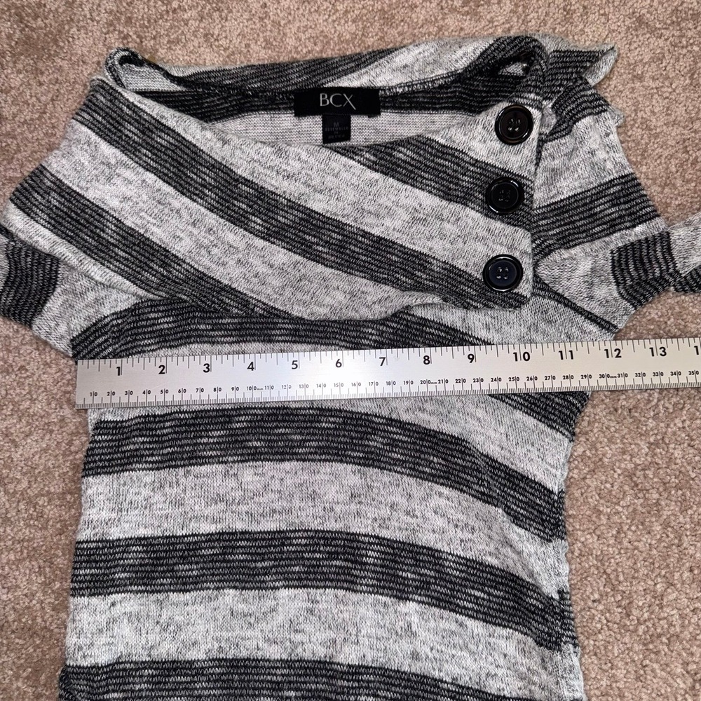 BCX Women's Grey & Black Striped 1/2 Sleeve Top, Button Detail - Size Medium Y2K - Picture 3 of 10